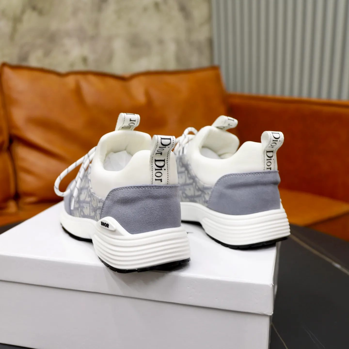 Ex-factory price: 440💰🙅‍♂️🙅‍♂️🙅‍♂️ Brand: Dior DIOR Standard code: 38-44 (45 customized) Grade: Same as the official website Material: Original material splicing Comfortable and breathable lining Lightweight and wear-resistant sports outsole Style category: Men's fashionable casual shoes Running sneakers Distinguished luxury brand elements Top luxury Color: actual picture color